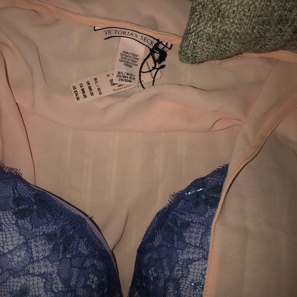 💖VS Robe💖 - Picture 3 of 4